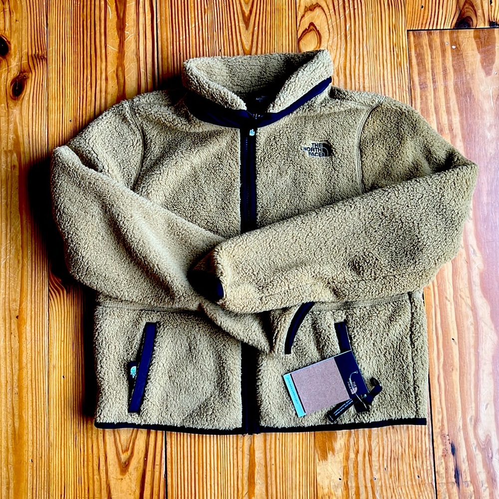 The North Face women’s Campshire short fleece jacket in British Khaki